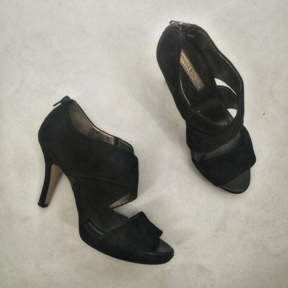 Banana Republic black peep toe heeled boots sz 7